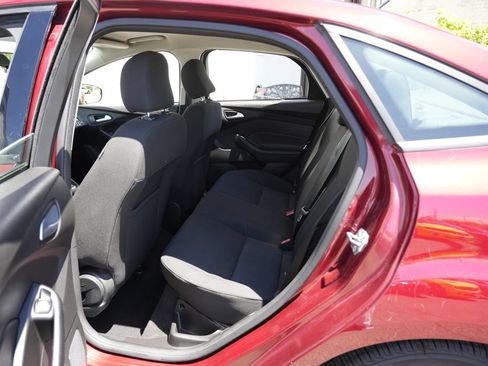Used 2017 Ford Focus SE FWD image 24