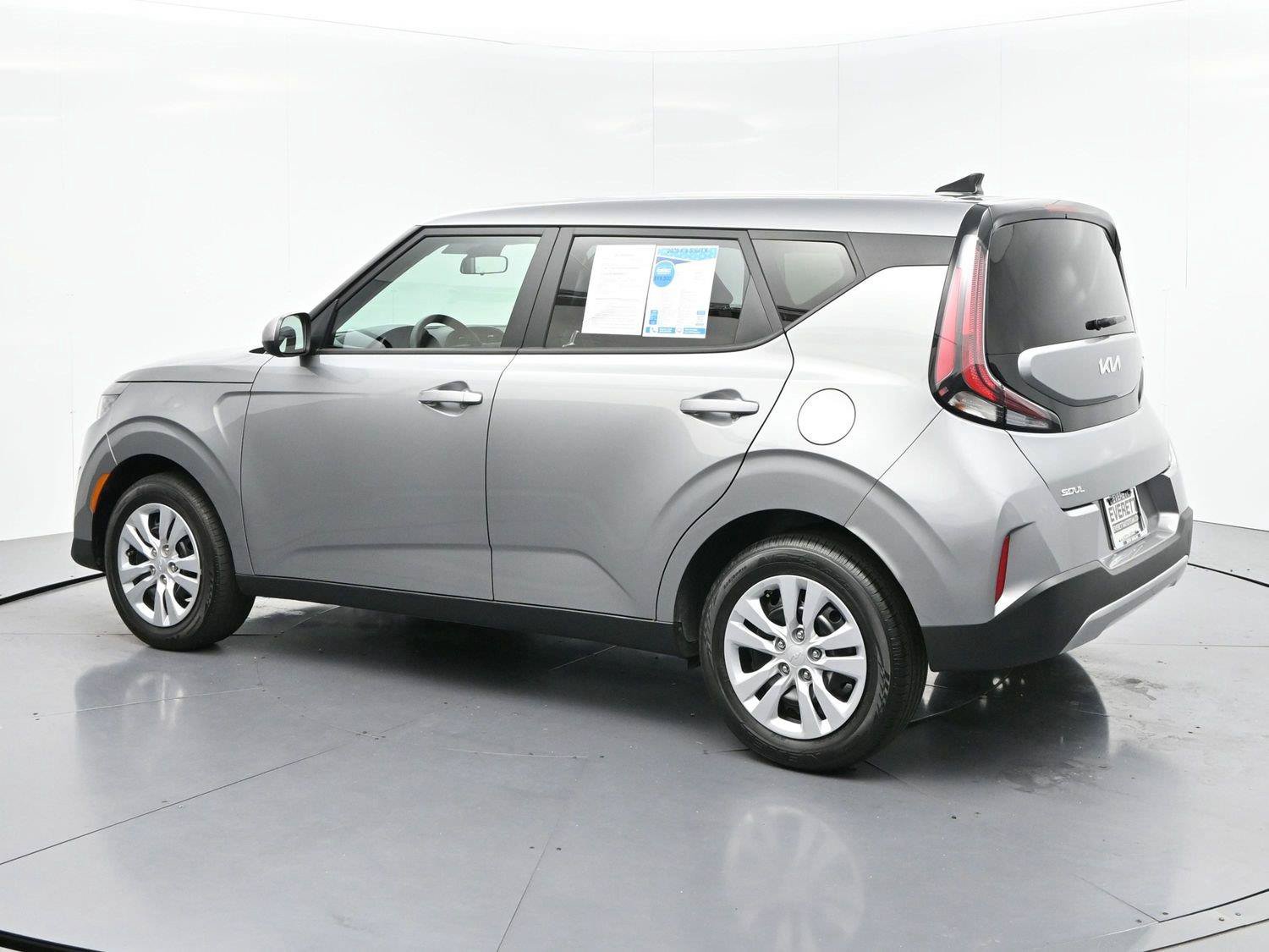 Used 2025 Kia Soul LX FWD image 5