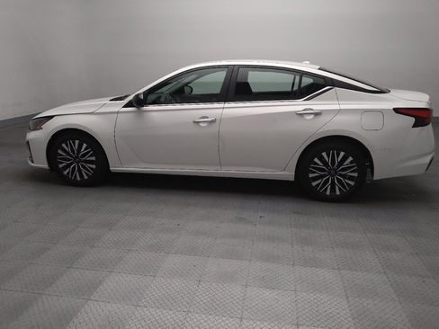 Used 2025 Nissan Altima 2.5 SV FWD image 3