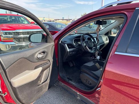 Used 2014 Jeep Cherokee Latitude w/ Comfort/Convenience Group AWD/4WD image 14