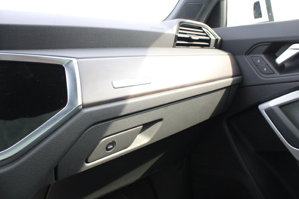Used 2024 Audi Q3 2.0T Premium w/ Convenience Package AWD/4WD image 20