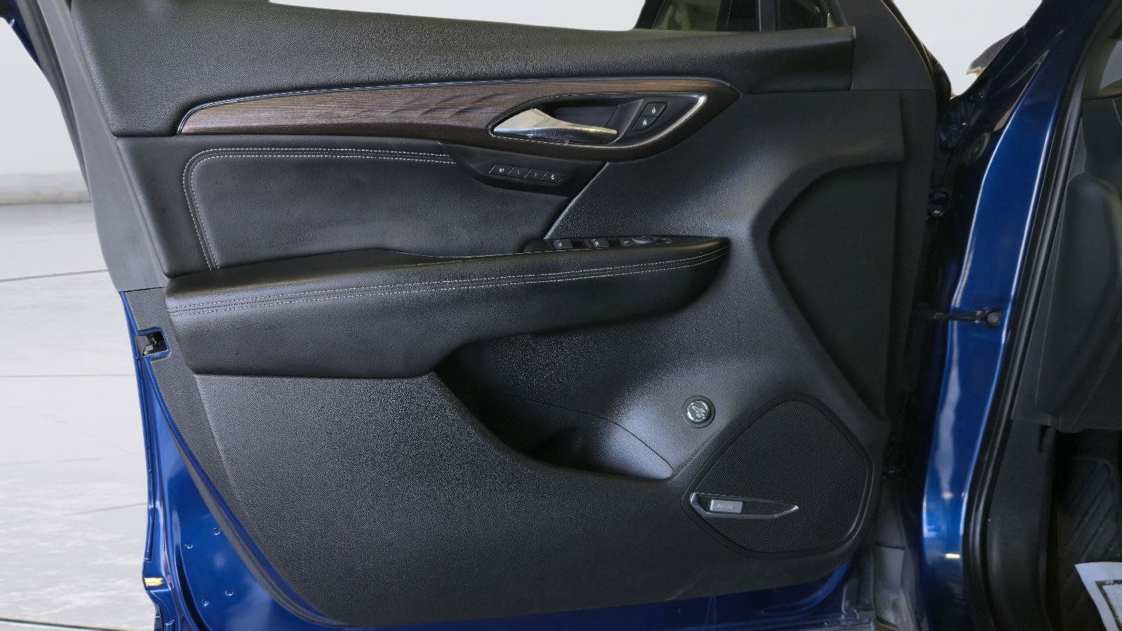 Used 2022 Buick Envision Avenir w/ Safety Package FWD image 12