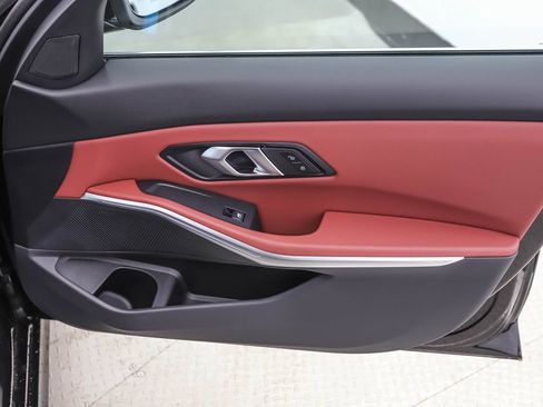 Used 2025 BMW 330i xDrive Sedan w/ Convenience Package image 28