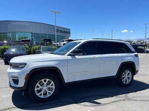 Used 2023 Jeep Grand Cherokee Limited AWD/4WD image 3