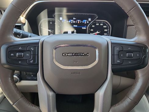 Used 2021 GMC Yukon Denali w/ Denali Premium Package AWD/4WD image 11