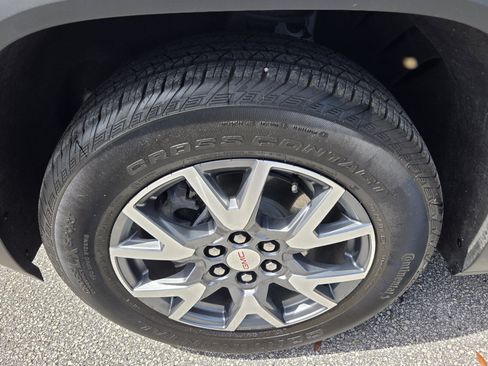 Certified 2023 GMC Acadia SLT FWD image 11