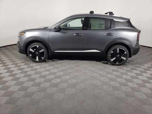 New 2026 Nissan Kicks SR w/ Cold Weather Package image 5