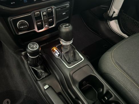 Used 2024 Jeep Wrangler Unlimited AWD/4WD image 19
