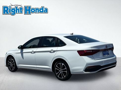 Used 2025 Volkswagen Jetta Sport FWD image 4