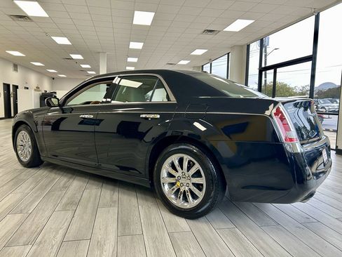 Used 2014 Chrysler 300 C image 7