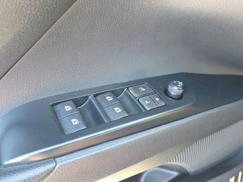 Used 2020 Toyota Camry SE w/ Convenience Package FWD image 17