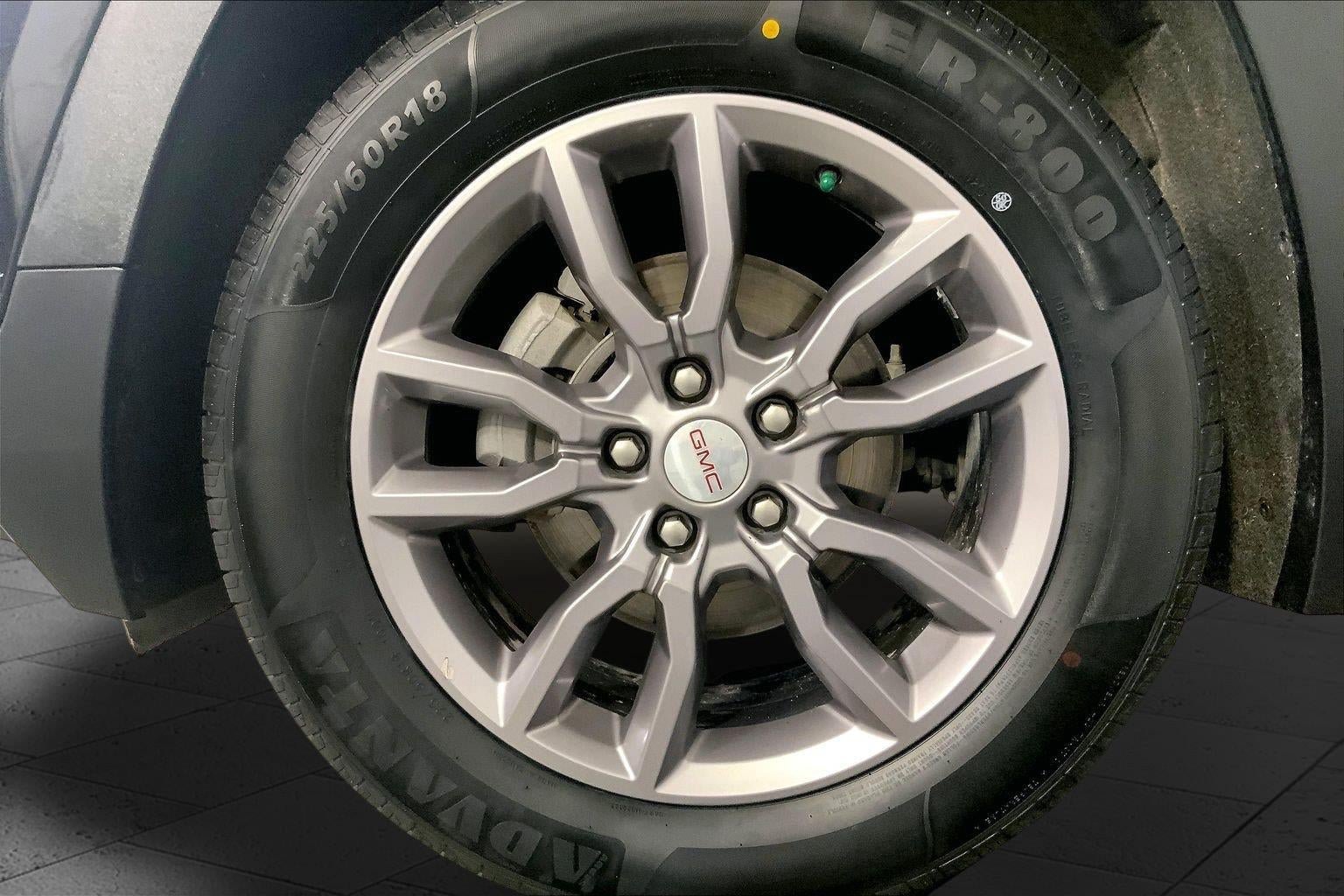 Used 2024 GMC Terrain SLT AWD/4WD image 9