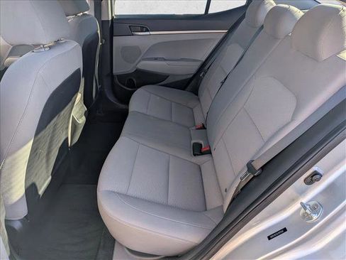 Used 2020 Hyundai Elantra SE image 16