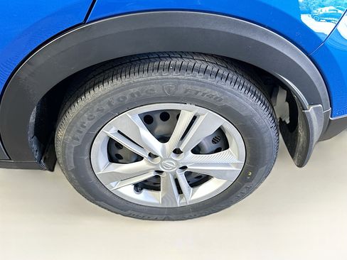 Used 2024 Nissan Kicks S FWD image 11