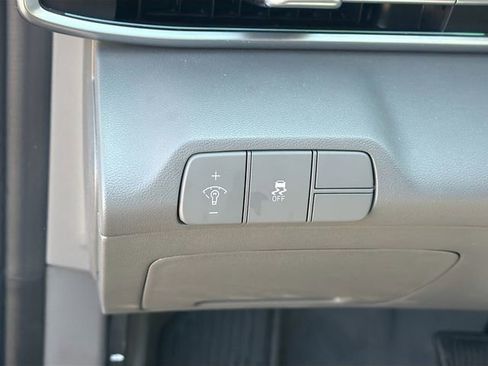 Certified 2025 Hyundai Elantra SEL image 10