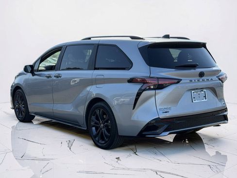 Used 2025 Toyota Sienna XSE w/ XSE Plus Package image 3