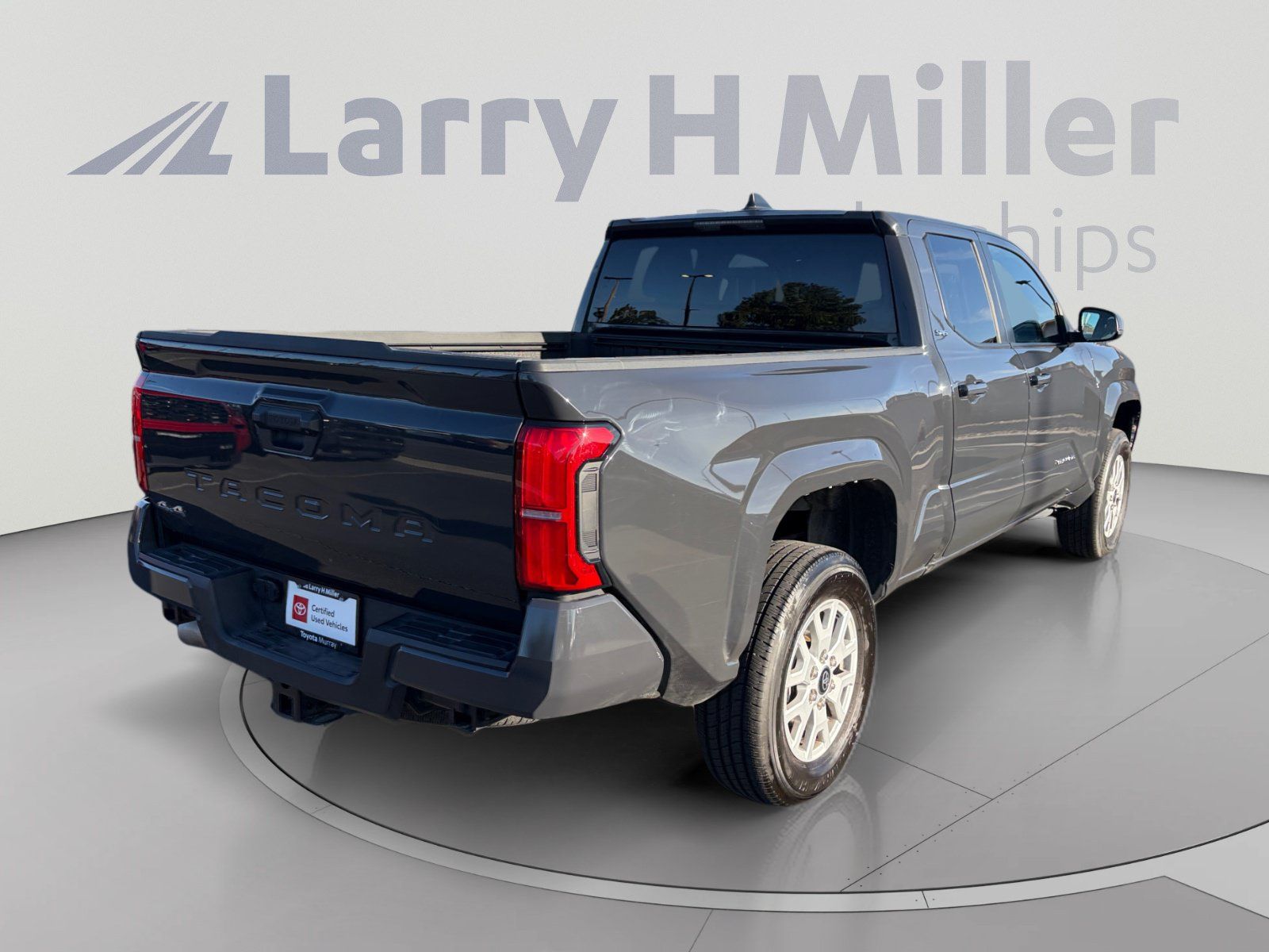 Used 2025 Toyota Tacoma SR5 AWD/4WD image 5