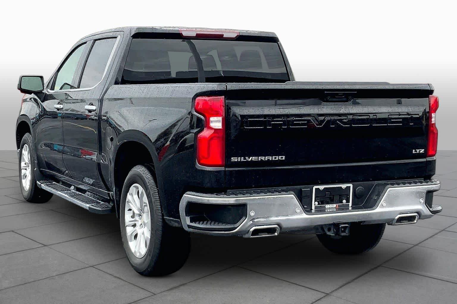 Used 2022 Chevrolet Silverado 1500 LTZ w/ Z71 Off-Road Package AWD/4WD image 12