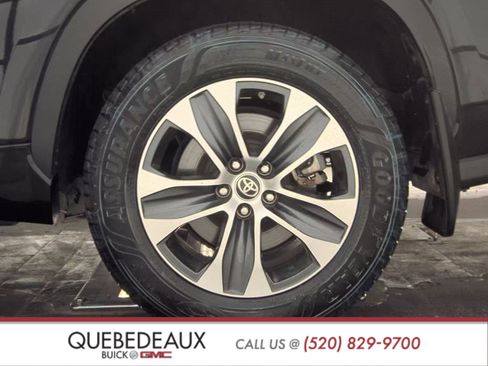 Used 2022 Toyota Highlander XLE image 12