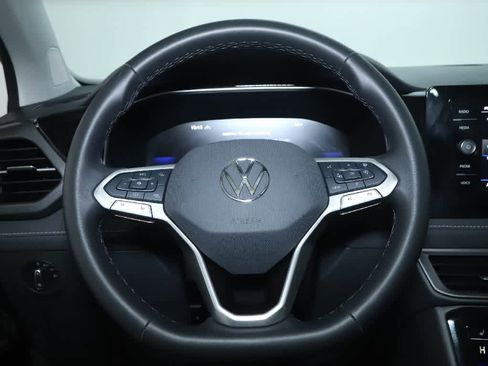 Certified 2025 Volkswagen Taos SE image 23