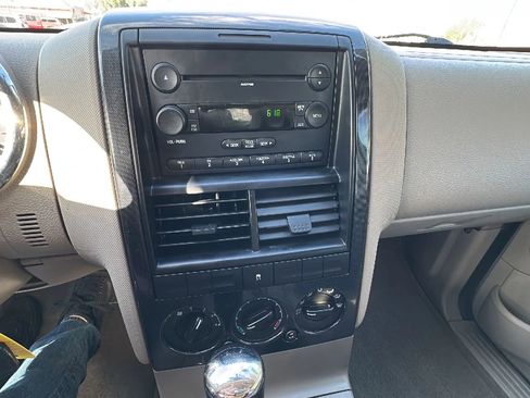 Used 2007 Ford Explorer XLT image 13