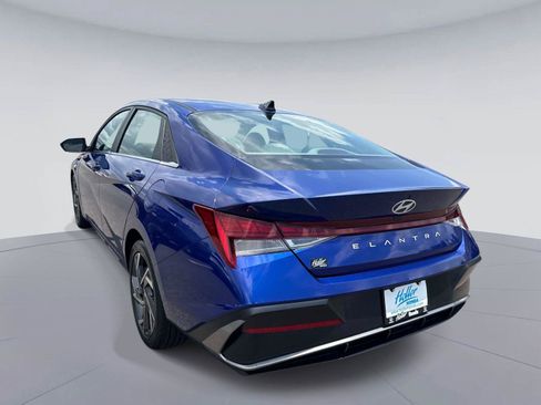 Used 2024 Hyundai Elantra SEL w/ Convenience Package FWD image 6