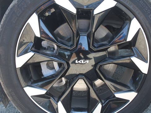 Certified 2025 Kia Sorento EX w/ Panoramic Sunroof Package FWD image 19