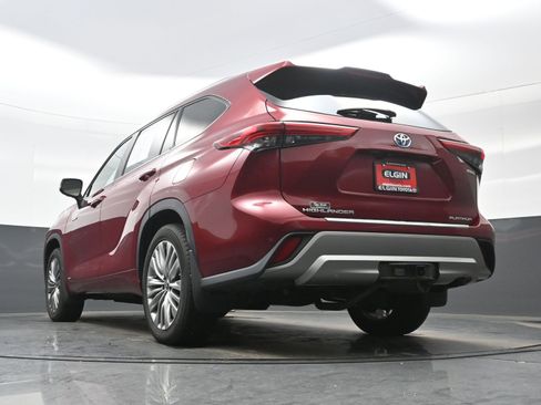 Used 2021 Toyota Highlander Platinum image 32