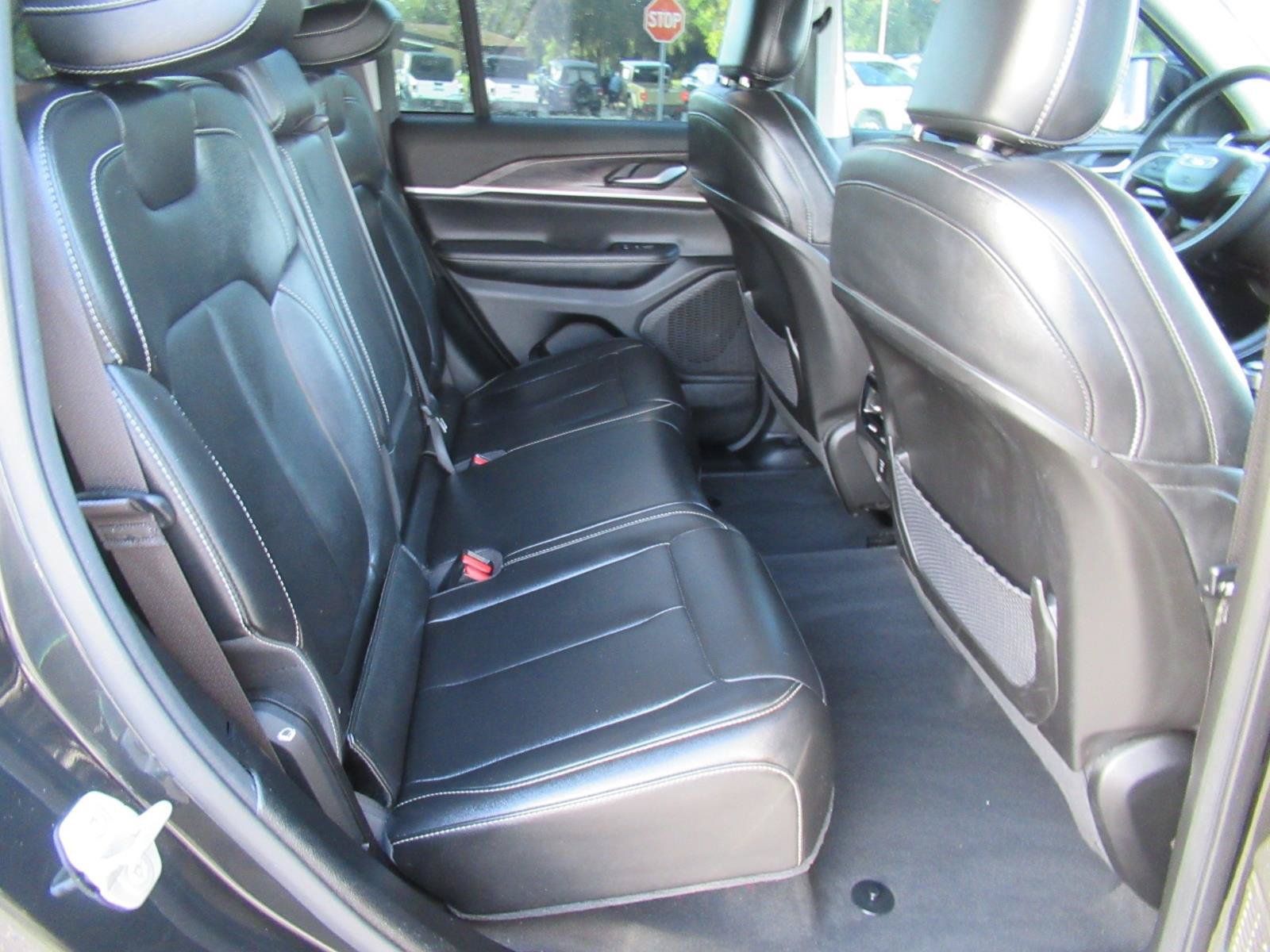 Used 2023 Jeep Grand Cherokee Limited AWD/4WD image 35