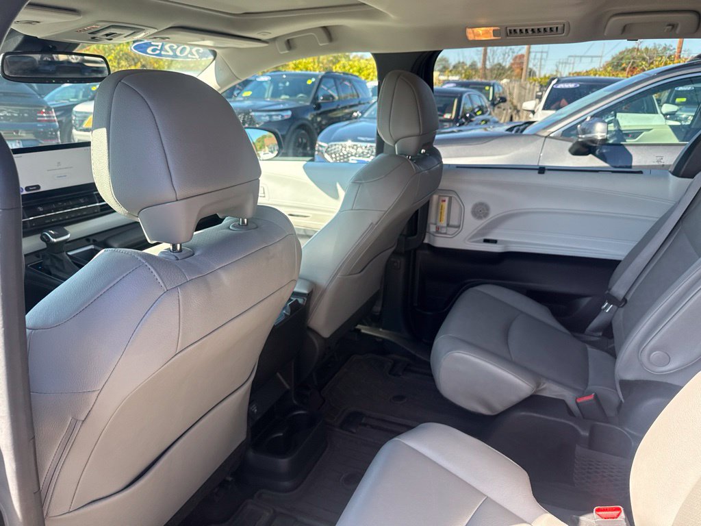 Used 2025 Toyota Sienna XLE w/ XLE Plus Package AWD/4WD image 19