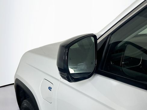 Used 2022 Jeep Grand Cherokee Limited 4xe w/ Luxury Tech Group II image 16