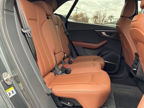 Used 2022 Audi Q8 Prestige image 8