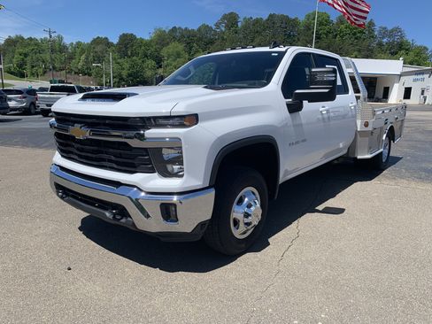 Used 2025 Chevrolet Silverado 3500 LT w/ Convenience Package AWD/4WD image 16