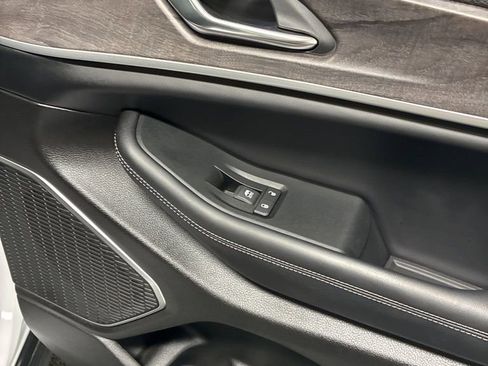 Used 2025 Jeep Grand Cherokee Limited image 30