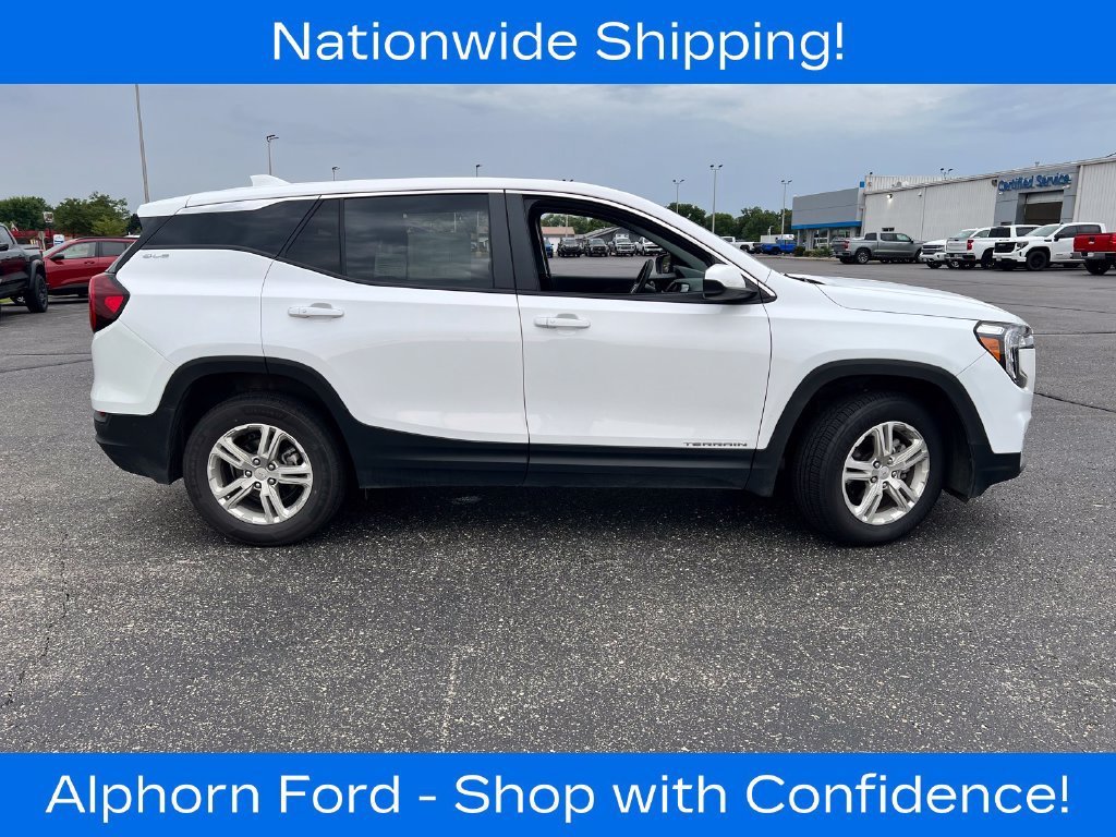 Used 2024 GMC Terrain SLE AWD/4WD image 2
