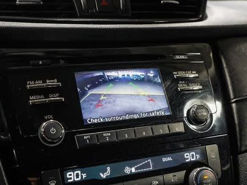 Used 2017 Nissan Rogue SV image 25