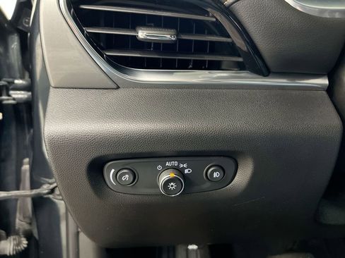 Used 2021 Chevrolet Traverse LT FWD image 13
