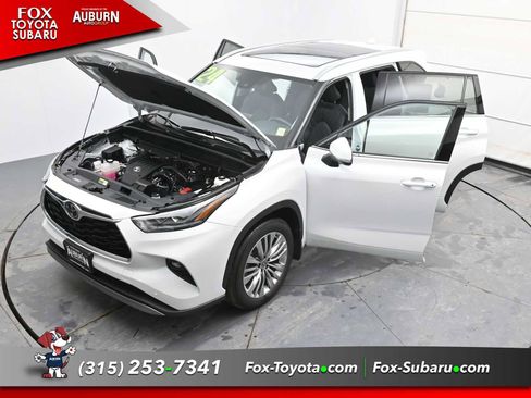 Used 2024 Toyota Highlander Platinum image 31
