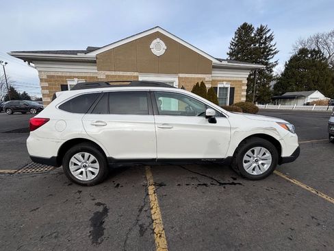 Used 2017 Subaru Outback 2.5i Premium image 7