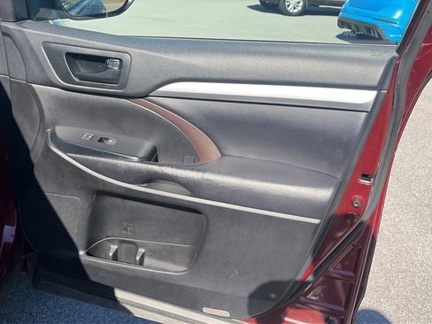 Used 2017 Toyota Highlander Plus image 32