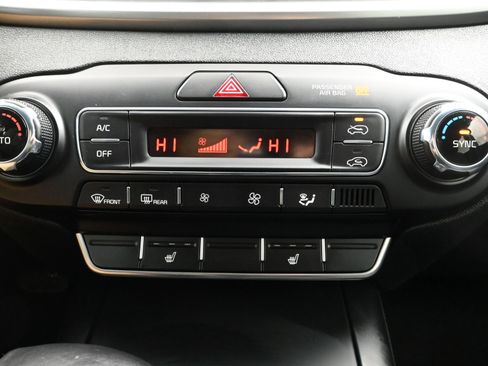 Used 2020 Kia Sorento LX w/ LX I4 Convenience Package image 17