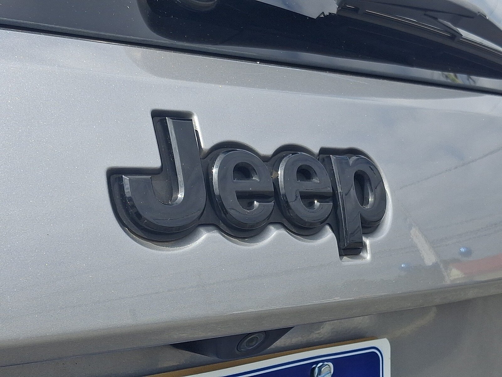 Used 2018 Jeep Grand Cherokee Altitude AWD/4WD image 32