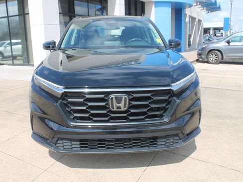 Used 2023 Honda CR-V LX image 2