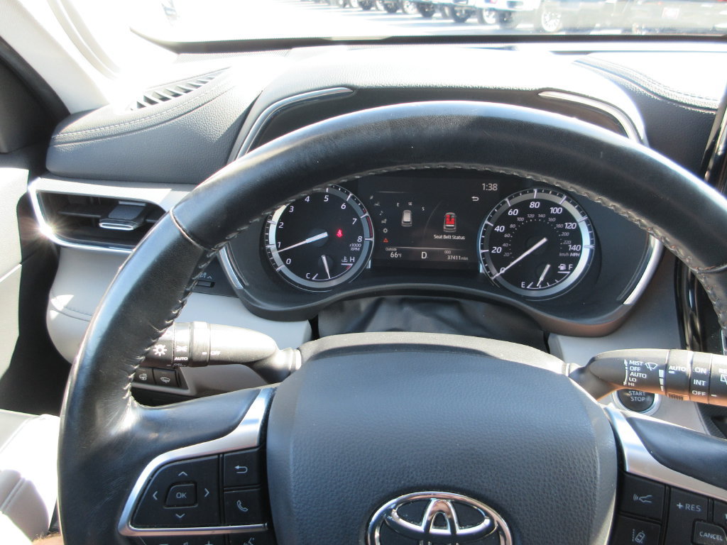 Used 2021 Toyota Highlander Platinum AWD/4WD image 30
