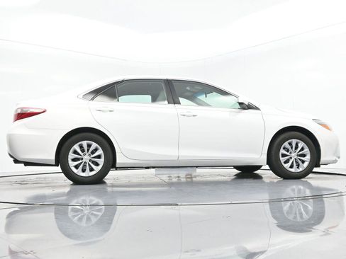 Used 2015 Toyota Camry LE FWD image 39
