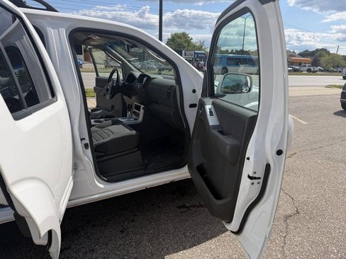 Used 2008 Nissan Pathfinder SE AWD/4WD image 13