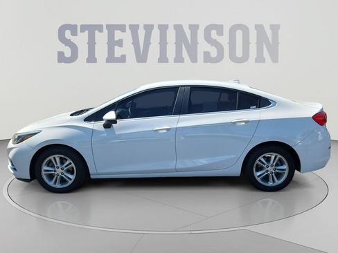 Used 2017 Chevrolet Cruze LT FWD image 2