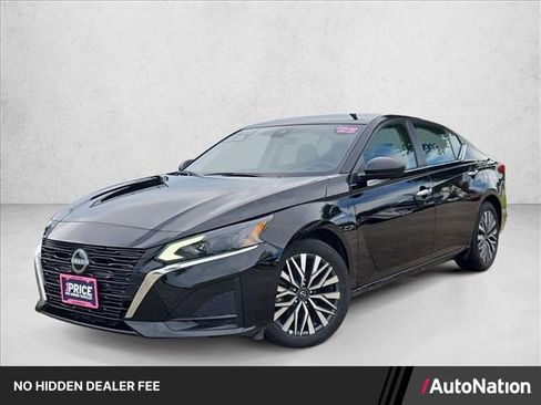 Used 2025 Nissan Altima 2.5 SV FWD image 1