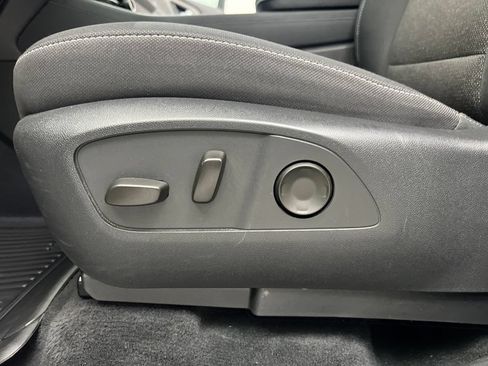 Used 2024 Chevrolet Traverse LT FWD image 13