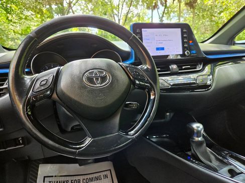 Used 2019 Toyota C-HR XLE FWD image 27